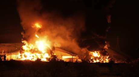 Precios del petróleo saltan al nivel más alto en meses en medio de la agresión a Irán