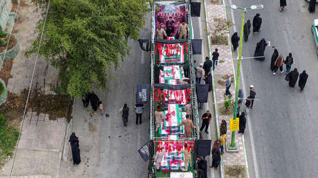 VIDEO: Irán llora a las más de 160 niñas mártires del bombardeo israelí contra una escuela