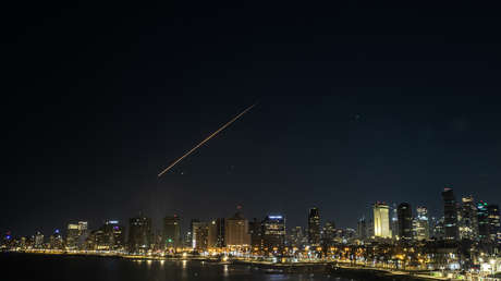 Irán golpea objetivos de EE.UU. e Israel con una nueva oleada de decenas de misiles