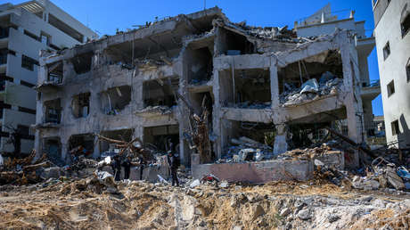 VIDEO: Periodista registra los estragos de los misiles de represalia iraníes en Tel Aviv y agentes le ordenan detenerse