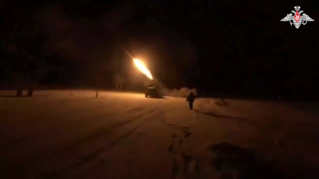 VIDEO: La artillería rusa arrasa posiciones ucranianas