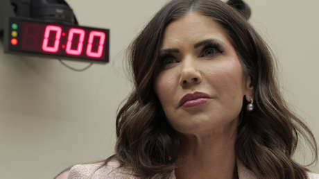 Trump cesa a la 'cazamigrantes' Kristi Noem