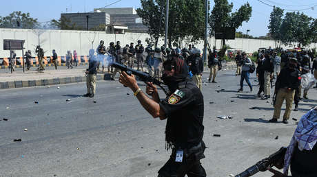 "Los marines estadounidenses nos dispararon directamente": manifestantes revelan qué pasó en asalto del Consulado de EE.UU. en Pakistán