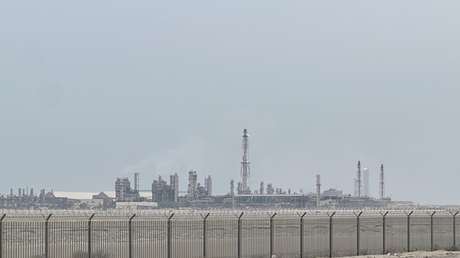 Países del golfo Pérsico reducen refinación de crudo ante crisis logística en el estrecho de Ormuz