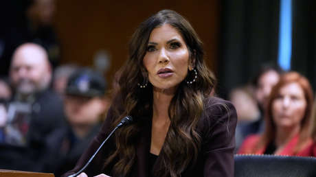 VIDEO: La inesperada respuesta de Trump a una pregunta sobre la destitución de la 'cazamigrantes' Kristi Noem