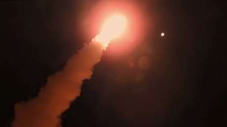 VIDEO: Irán ataca con "misiles de nueva generación" a Israel y una base de EE.UU.