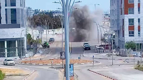 VIDEO: Momento exacto en que misiles iraníes golpean dos suburbios de Tel Aviv