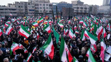 Multitudes abarrotan las calles de Irán en apoyo al nuevo ayatolá (VIDEOS)