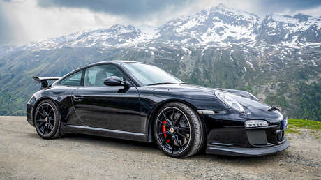 Ganancias de gigante alemán de autos de lujo se desploman un 98 %