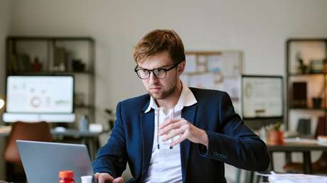 Esta bebida común aumenta la productividad mejor que el azúcar o cafeína