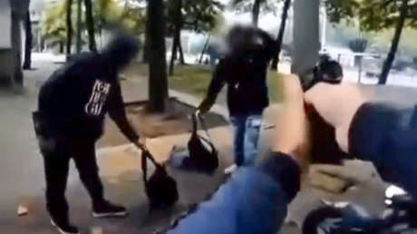 VIDEO: Policía fuera de turno frustra un robo tras persecución en contravía en Colombia