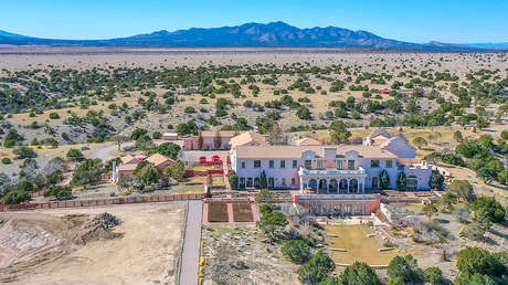 Autoridades de EE.UU. allanan el 'Rancho Playboy' de Epstein