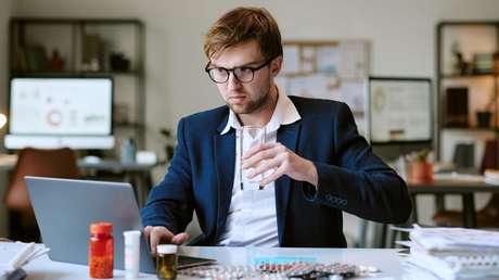 Esta bebida común aumenta la productividad mejor que el azúcar o cafeína