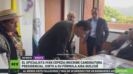 El oficialista Iván Cepeda inscribe su candidatura presidencial en Colombia