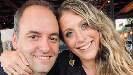 Destapan otro lujoso viaje del ministro de Milei que incluyó a su esposa en una gira oficial