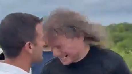 VIDEO: Atacan de un cabezazo a un diputado durante un operativo por inundaciones