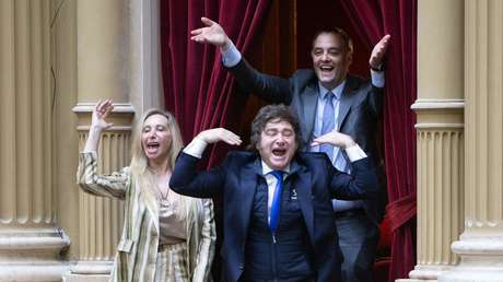 Milei se pronuncia sobre el caso del ministro que llevó a su esposa a gira en EE.UU.