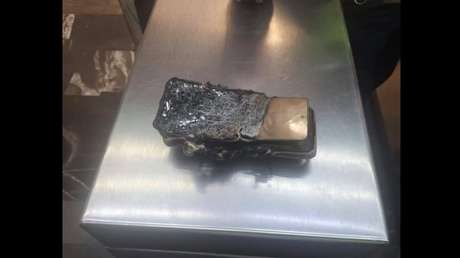 Hombre cae de escaleras mecánicas a más de 30 metros de altura tras explotar su celular