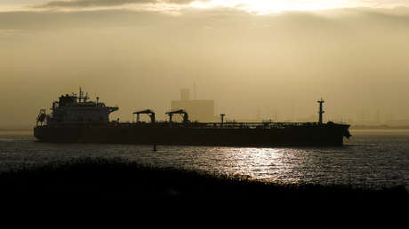 EE.UU. autoriza la venta de ciertas categorías de petróleo ruso en medio de la volatilidad energética