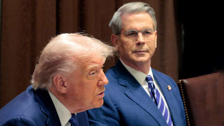 Trump saca de una entrevista al secretario del Tesoro y este vuelve con la voz temblorosa (VIDEO)