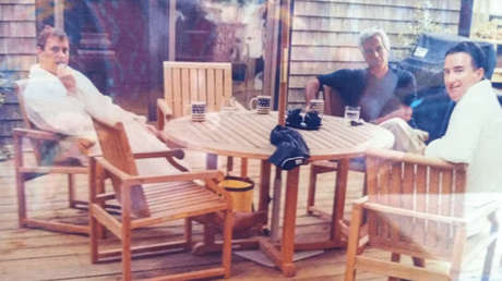 Difunden una foto inédita de Epstein, Mandelson y el expríncipe británico Andrés