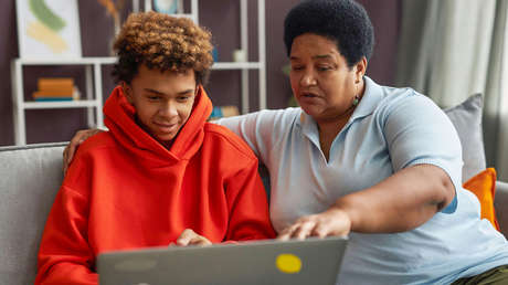 Tendencia alarmante: 'zoomers' acuden a entrevistas con sus padres