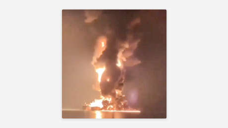 Irán afirma que un petrolero de EE.UU. está en llamas tras un ataque (VIDEO, FOTO)