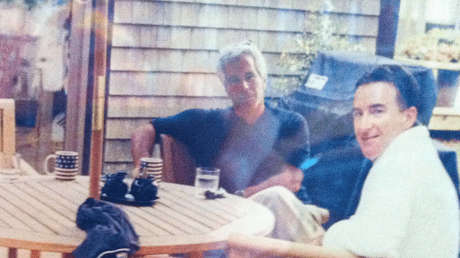 Exembajador de Reino Unido fue revocado casi por la fuerza tras ser relacionado con Epstein