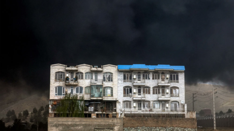 Araghchi advierte de las consecuencias de los ataques israelíes contra depósitos de petróleo en Irán