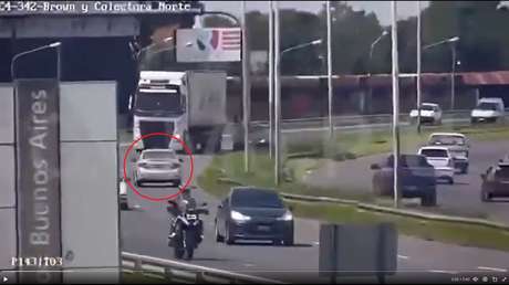 VIDEO: Maneja seis kilómetros a contramano por una autopista y provoca un choque