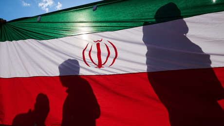 Irán advierte contra los ataques a su isla petrolera y Trump admite su sorpresa por las represalias de Teherán: MINUTO A MINUTO