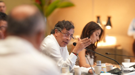 Petro denuncia posible bombardeo de Ecuador a Colombia