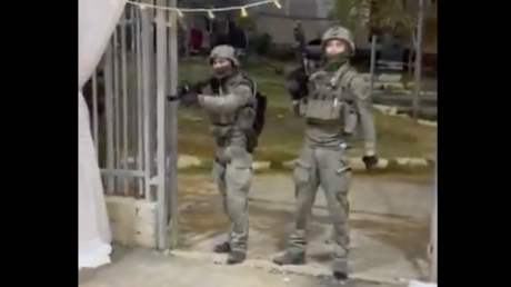 VIDEO: Fuerzas israelíes irrumpen con granadas en boda palestina en Cisjordania