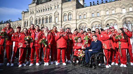 Putin vitorea a los campeones paralímpicos rusos que "lograron una hazaña" con solo seis atletas