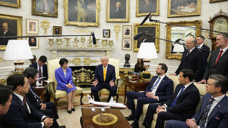 Trump bromea sobre Pearl Harbor: "¿Quién sabe más de las sorpresas que Japón?"