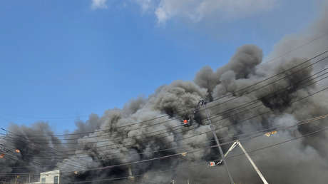 Decenas de heridos tras un masivo incendio en una planta automotriz en Corea del Sur