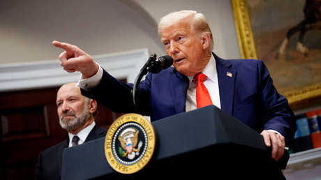 "Arresto inmediato de todos los inmigrantes ilegales": Trump amenaza con enviar agentes del ICE a los aeropuertos