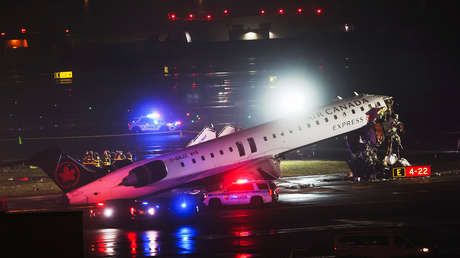 ESPELUZNANTES IMÁGENES: Así quedó la cabina del avión que chocó con un camión en aeropuerto de Nueva York