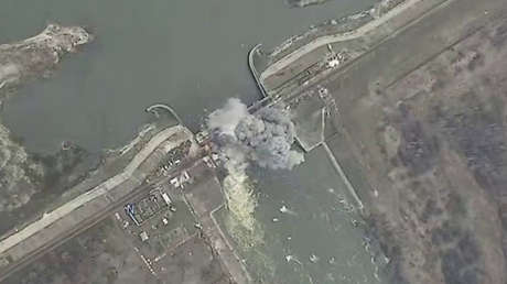 Aviación rusa despedaza un puente utilizado por las tropas ucranianas (VIDEO)