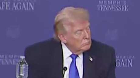 VIDEO: Trump parece dormitar en conferencia