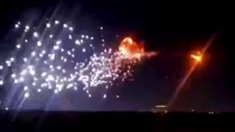 Numerosas bolas de fuego alumbran el cielo en un supuesto ataque al norte de Irak (VIDEOS)