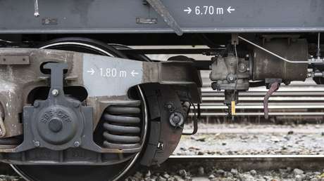 VIDEO: un policía salva a un niño de tres años de ser arrollado por un tren en Argentina