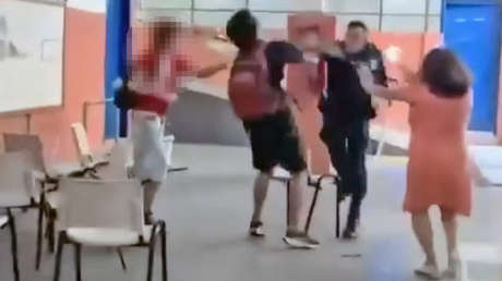 VIDEO: Un policía militar agrede a dos estudiantes en una escuela de Brasil