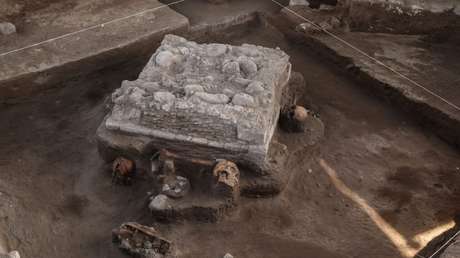 Descubren un altar y ofrendas prehispánicas en obras de construcción de un tren en México