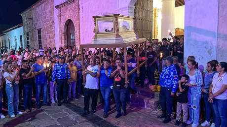 Robos, 'espías', monigotes y más: las extravagancias de la Semana Santa en Latinoamérica