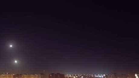 Misil iraní penetra las defensas antiaéreas de EE.UU. e impacta en Baréin (VIDEOS)