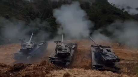 "Cárcel o infierno": Ecuador usa por primera vez  tanques de guerra para golpear la minería ilegal (VIDEOS)