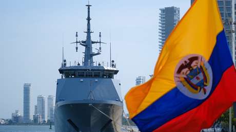 "Arma contra el narcotráfico": Petro entrega el buque más grande hecho en Colombia