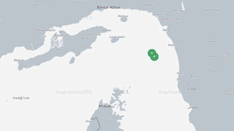 Dos buques pasan el estrecho de Ormuz y suponen el "primer cruce confirmado" desde el inicio de la guerra contra Irán