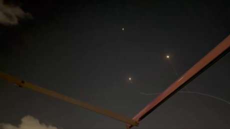 VIDEO: Misil iraní atraviesa el cielo nocturno de Tel Aviv